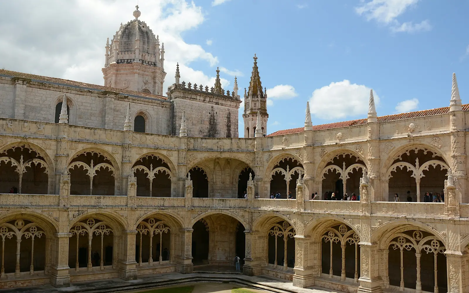 The two-storey Manueline cloister of the Jerónimos Monastery, its limestone arches carved with rope and coral motifs